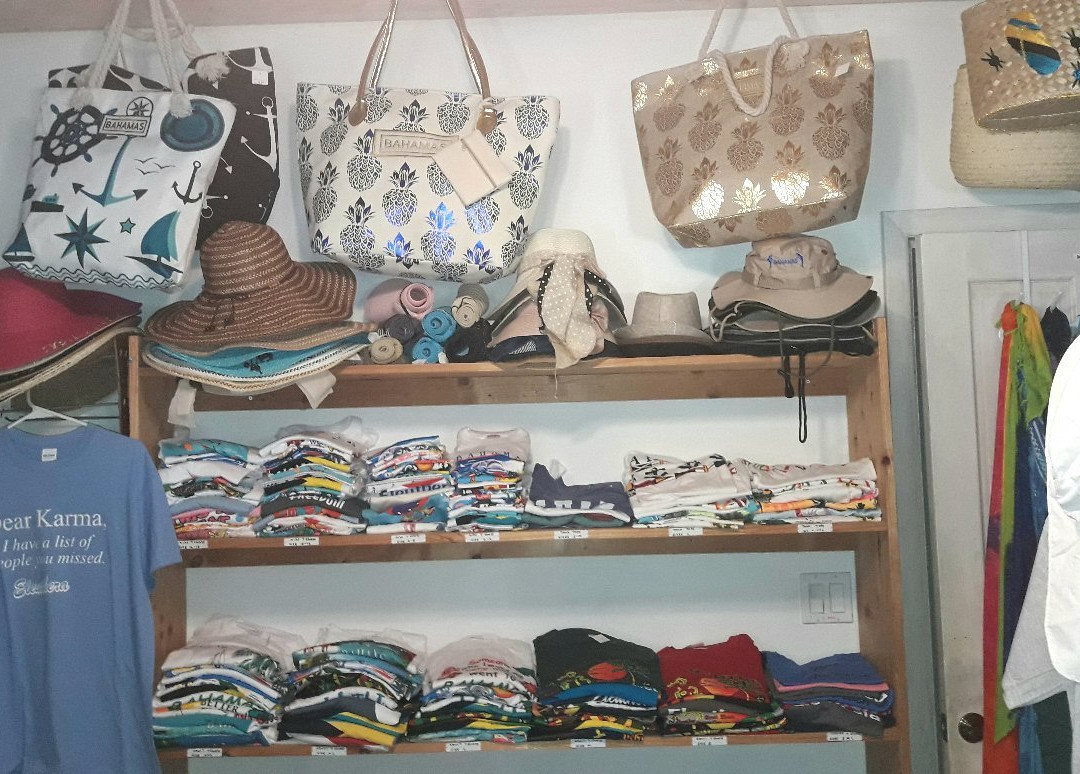 Valerie's Souvenirs and Sewing-Governor's Harbour必去景点