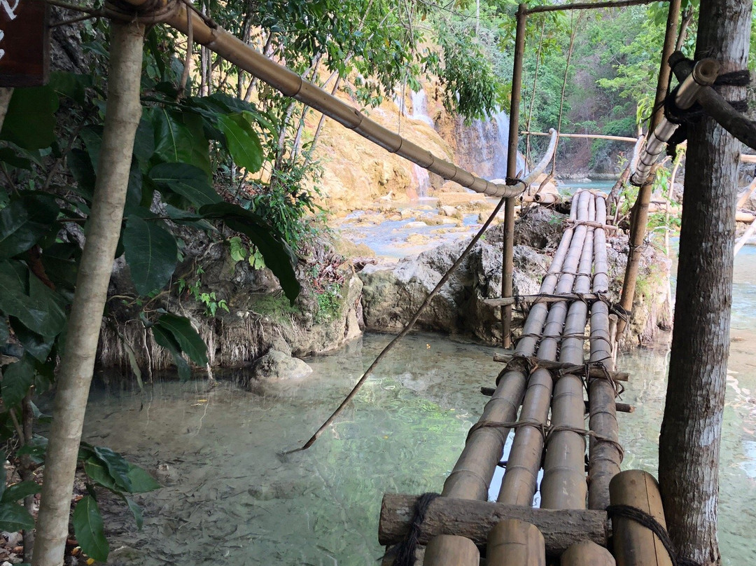 Lapopu Waterfalls景点图片