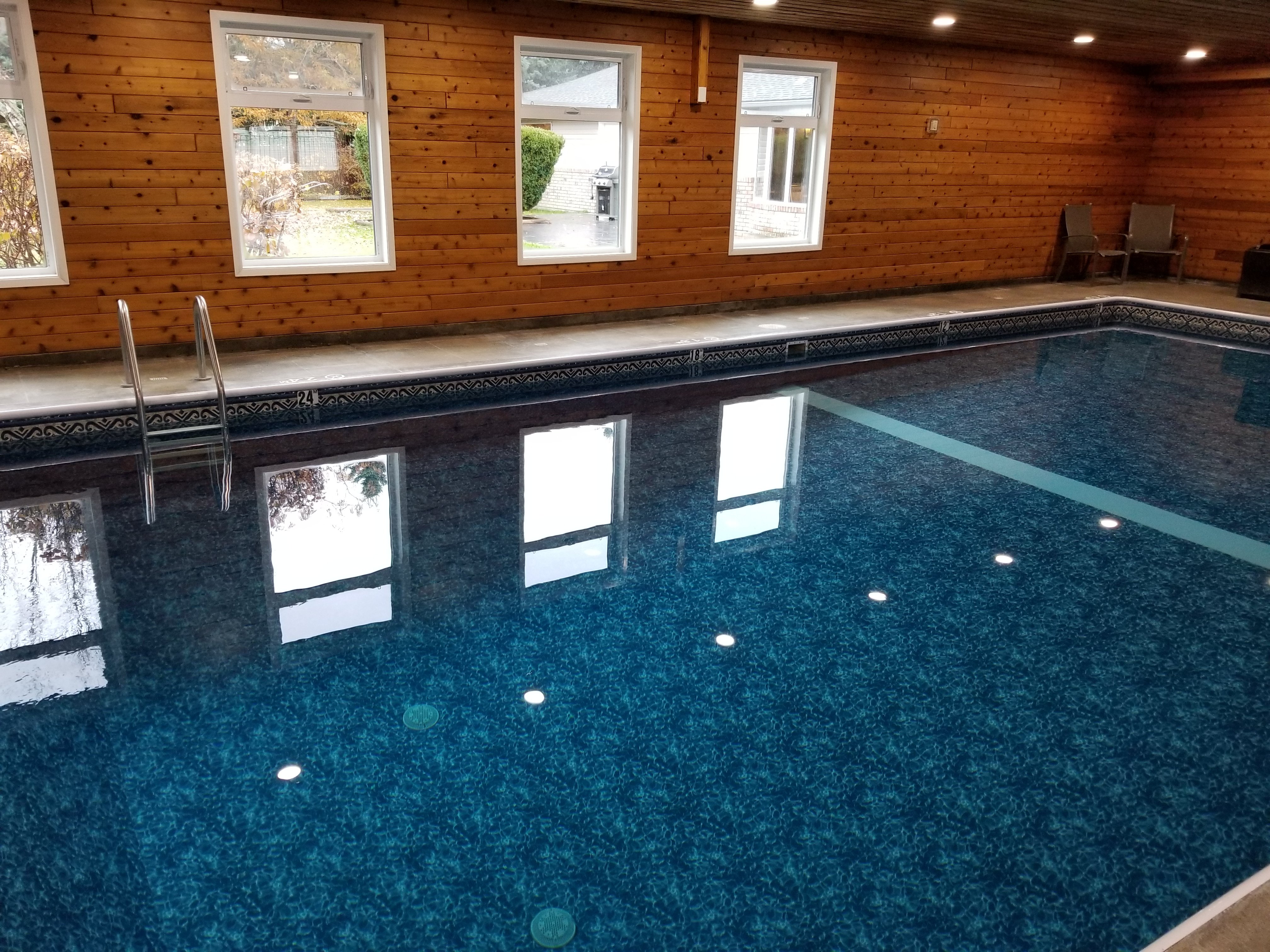 Best Western Sicamous Inn-泳池