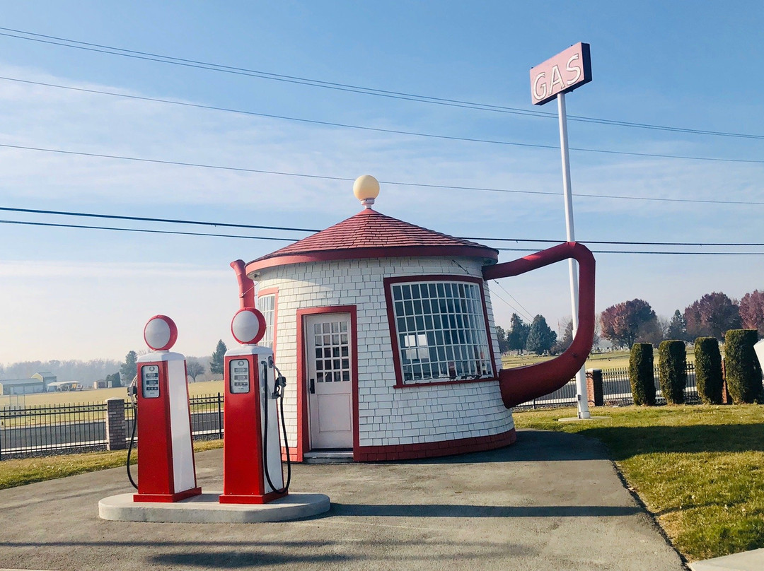 The teapot Dome Gas Station景点图片