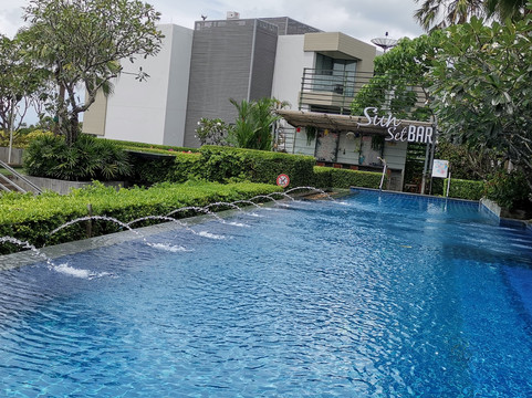 普吉岛阳光海滩度假酒店主图