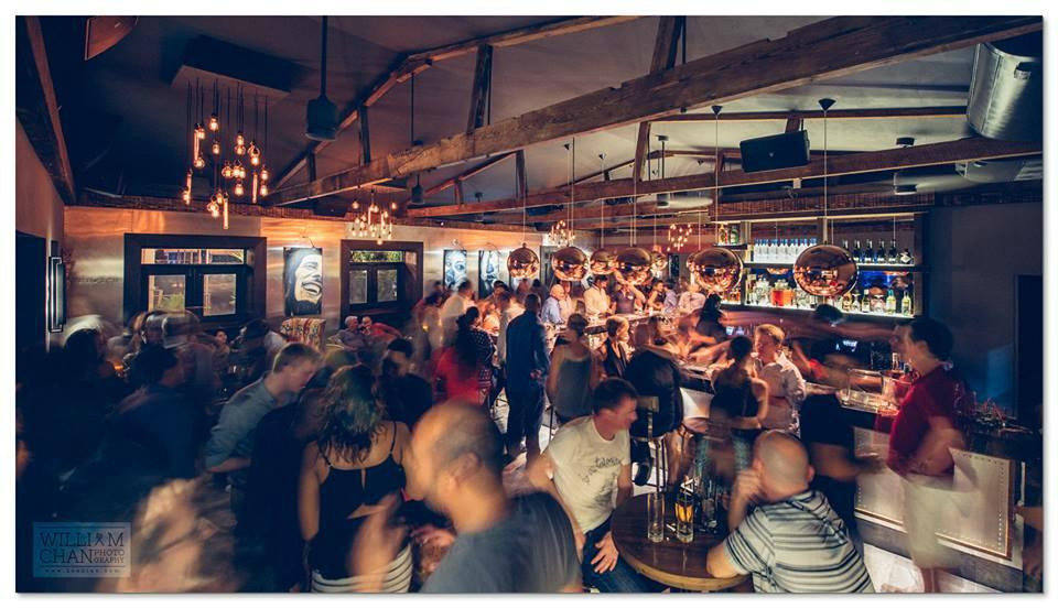 Porters旅游景点-Red Door Lounge