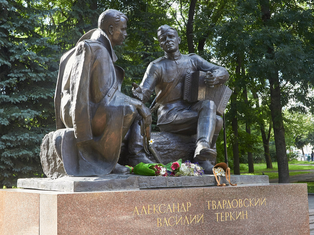 Monument to Aleksandr Tvardovskiy and Vasiliy Tyorkin-Smolensk必去景点