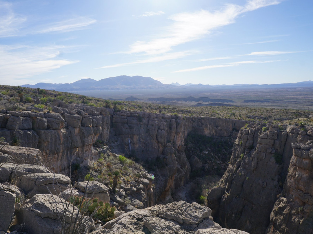 Devil's Den Trail景点图片