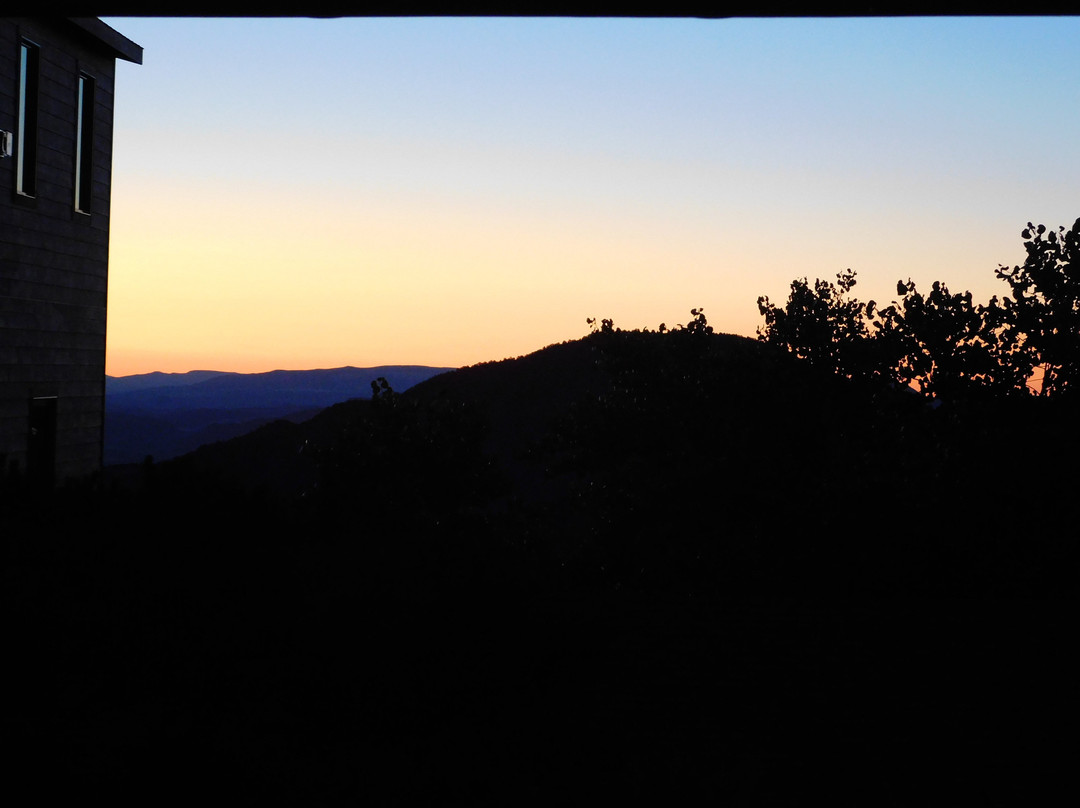 Tahoe House Hotel主图