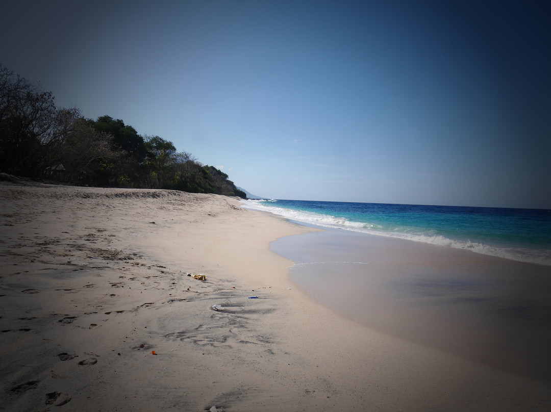 Mingar Beach White Sand景点图片