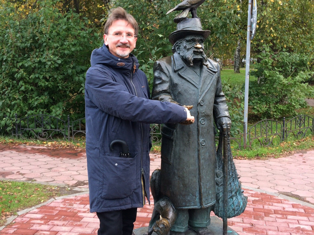 Monument to Writer Pisakhov景点图片