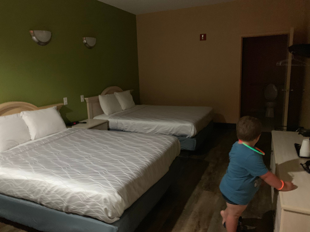 Weston Inn & Suites主图