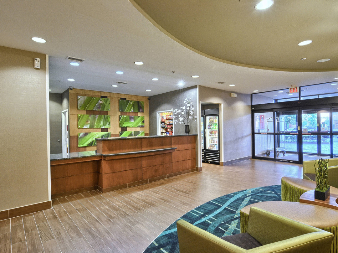 底特律南菲尔德春季山丘套房酒店主图