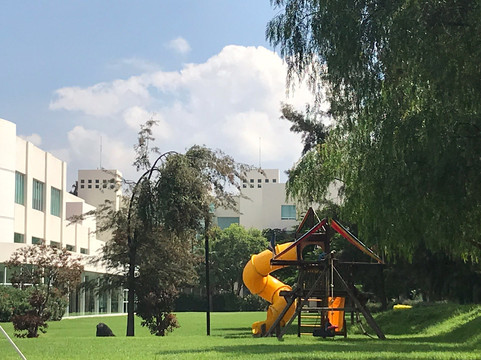 莱昂雷迪森珀里弗姆广场酒店