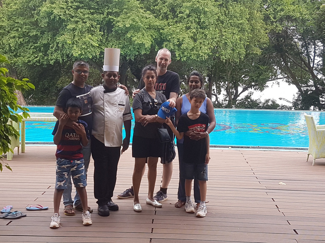 阿玛亚湖酒店主图