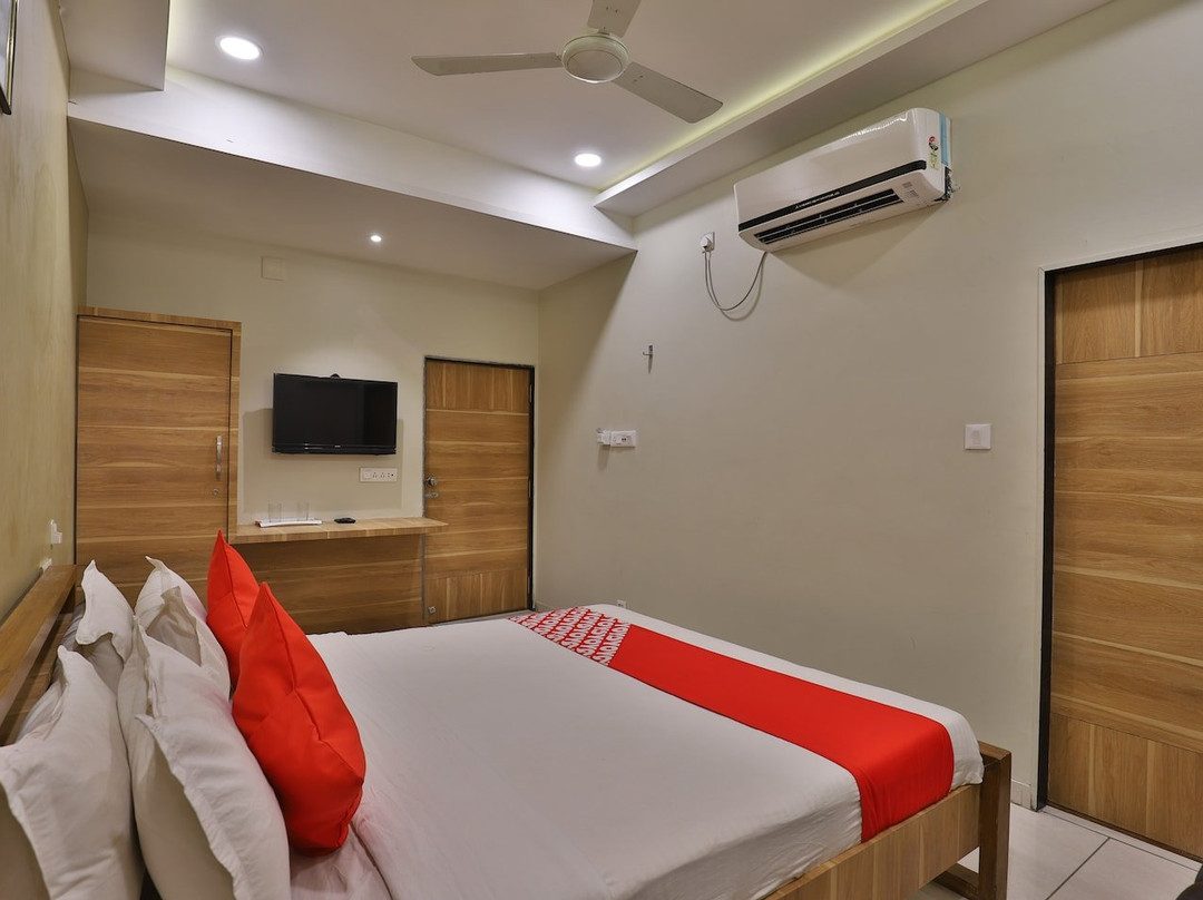 Hotel Om Palace And Party Plot Palitana主图