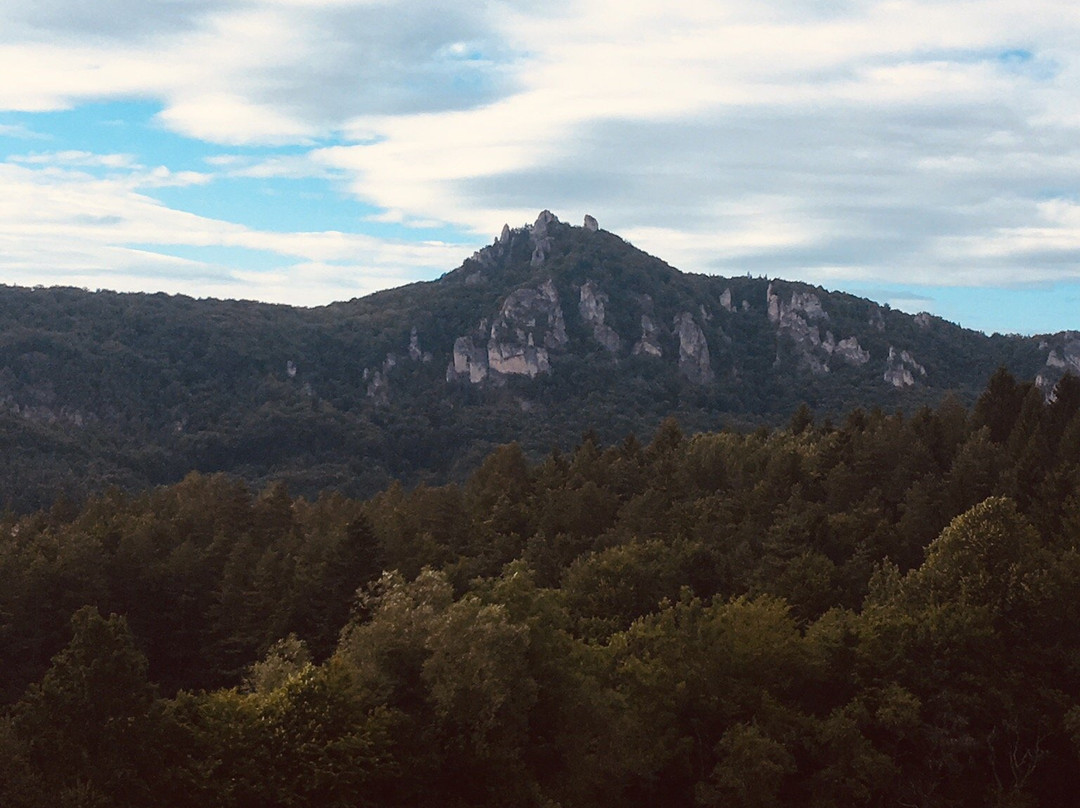Zrakova pyramida-Sulov-Hradna必去景点