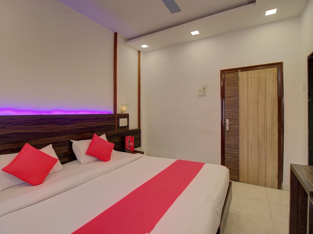 OYO 1781 Hotel Panchratna主图