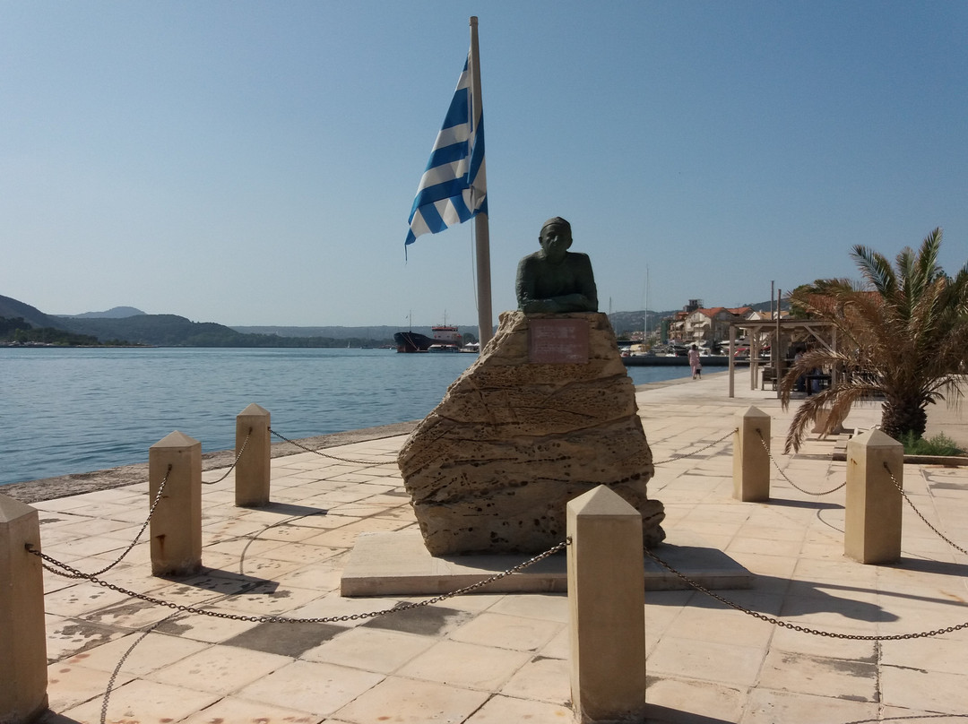 Statue of Nikos Kavvadias景点图片