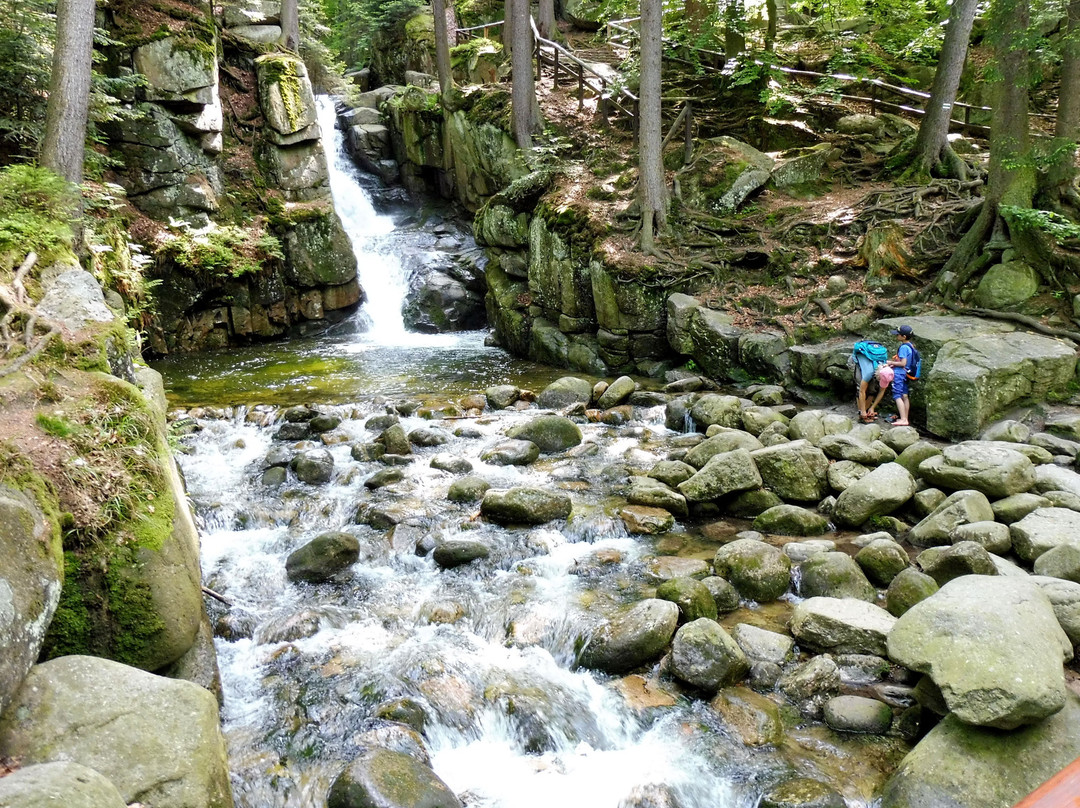 Podgornej Waterfall景点图片