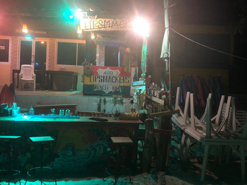 Lipsmackers Beach Bar-查汶海滩必去景点