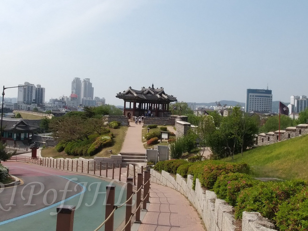 Banghwasuryujeong Pavilion (Dongbukgakru)-水原市必去景点