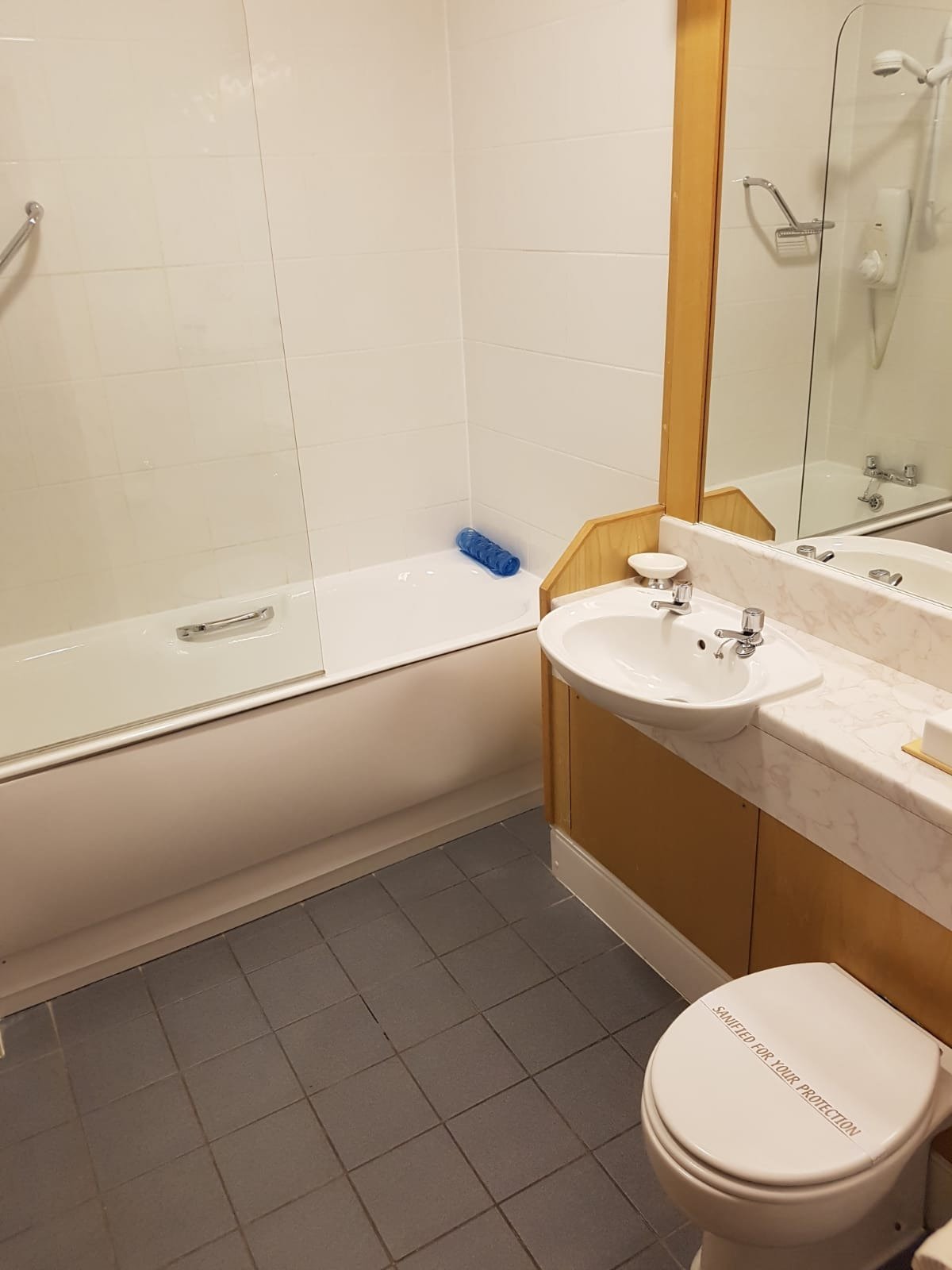 Dublin Airport Manor by theKeyCollection-浴室