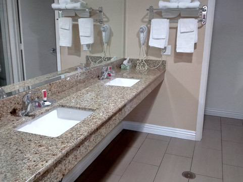 洛杉矶地区贝尔温德姆Travelodge套房酒店主图