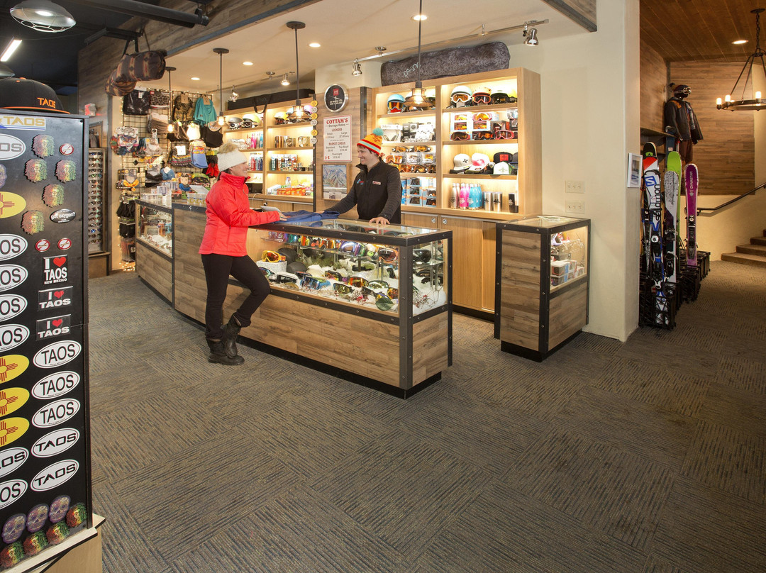 Cottam's Thunderbird-Taos Ski Valley必去景点