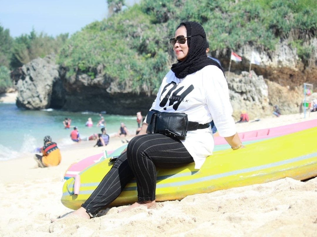 Sadranan Beach景点图片