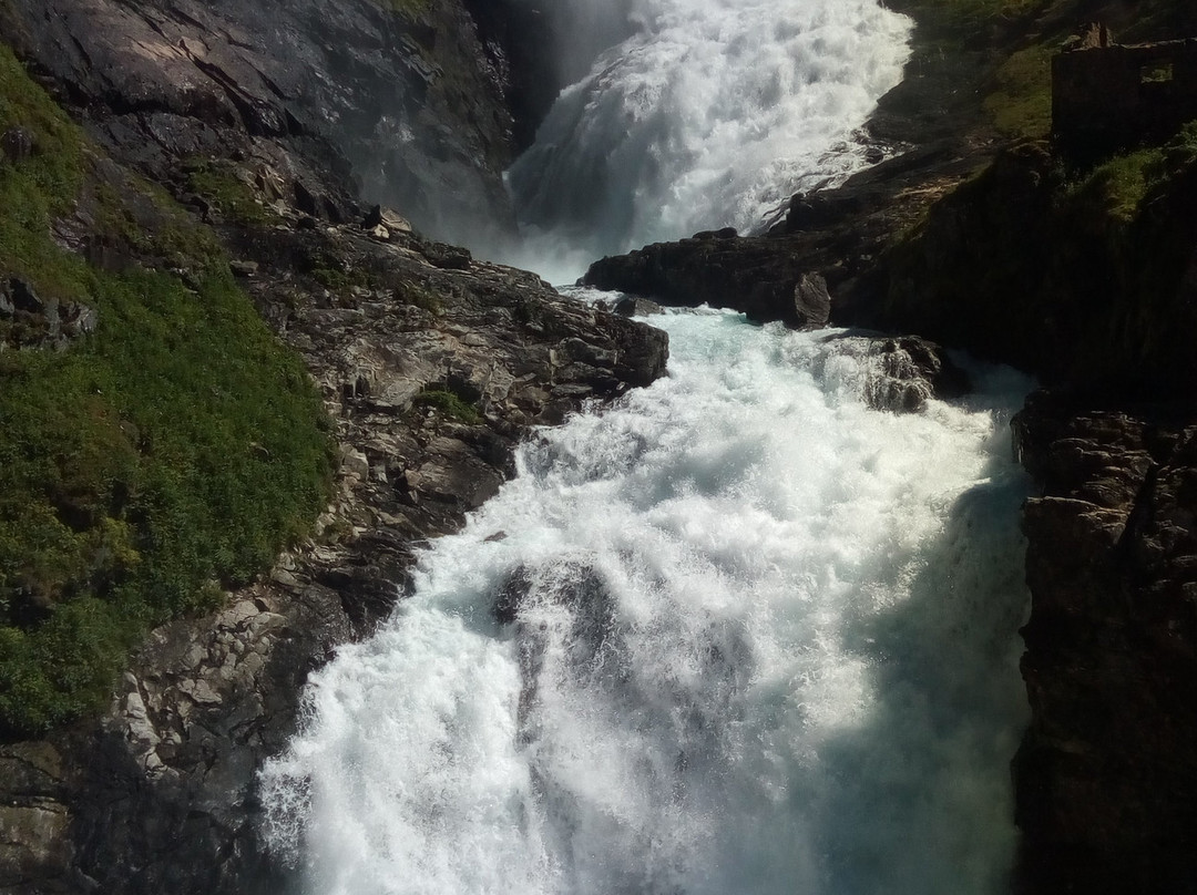 Kjosfossen Waterfall景点图片