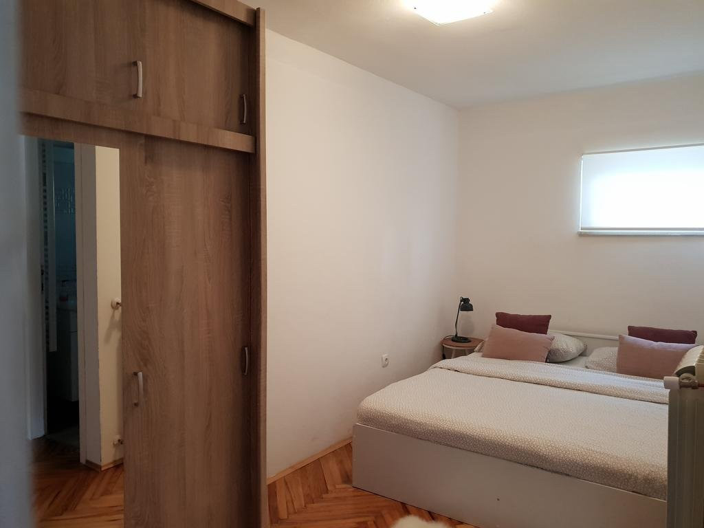 Apartments Lav主图