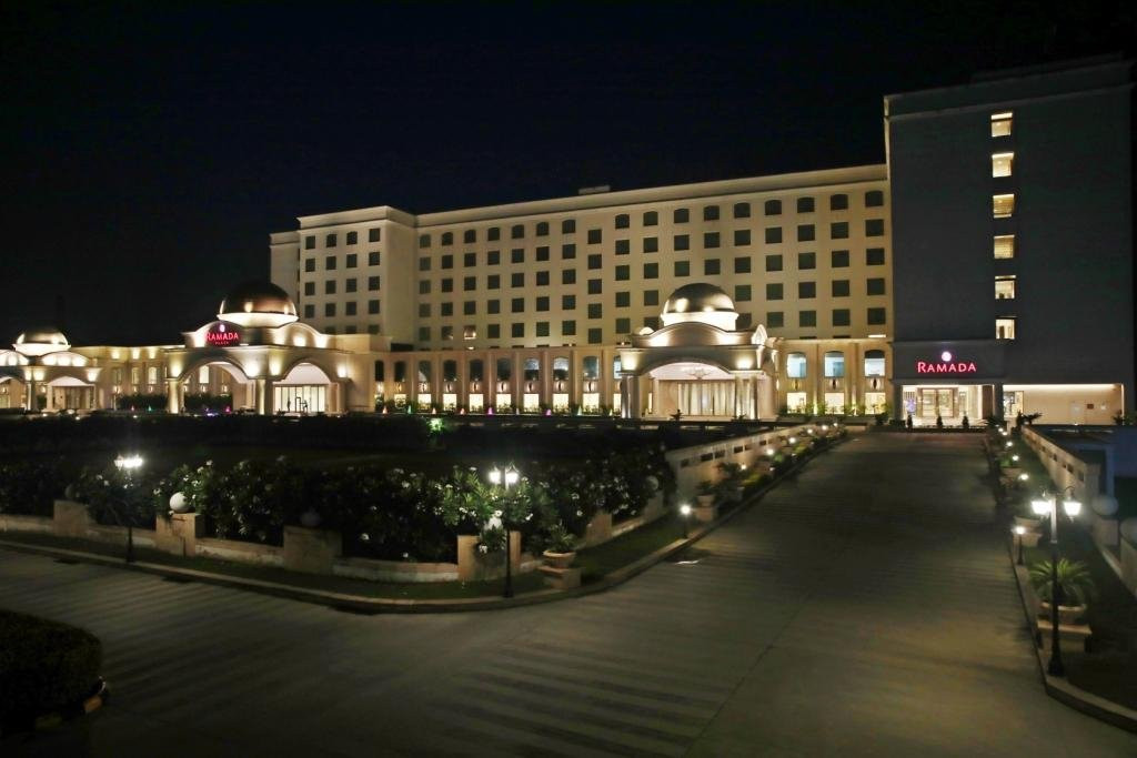 Ramada by Wyndham Lucknow Hotel and Convention Center主图