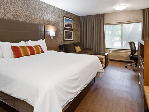 Best Western Plus CottonTree Inn主图