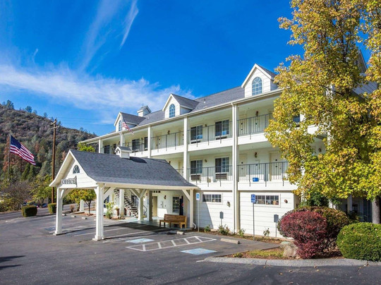 优胜美地山谷休闲康福特茵酒店主图