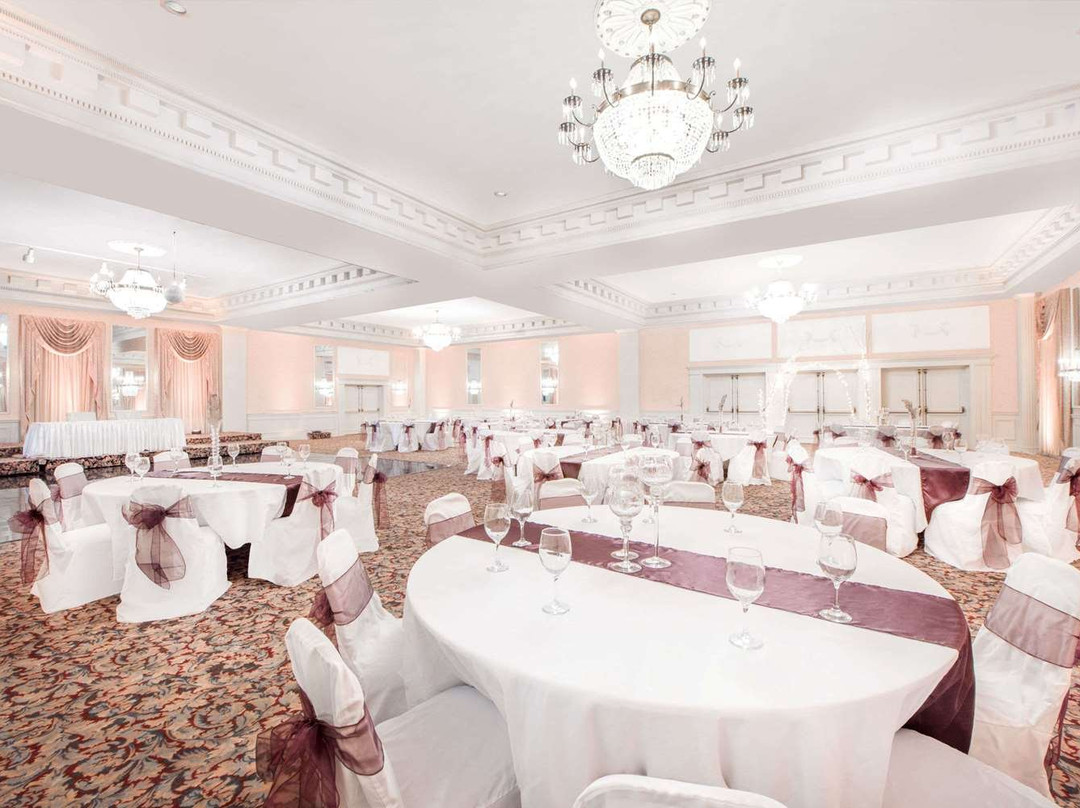 Howard Johnson by Wyndham Burlington主图