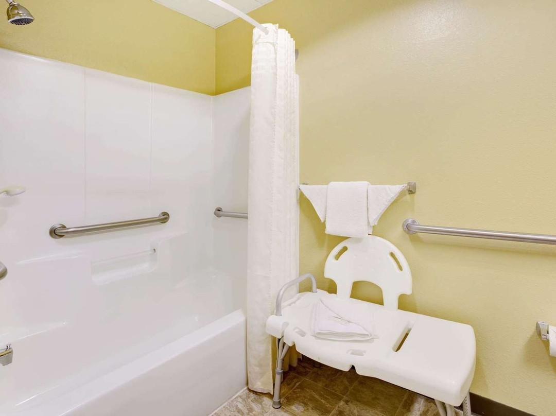 Super 8 by Wyndham Salisbury主图