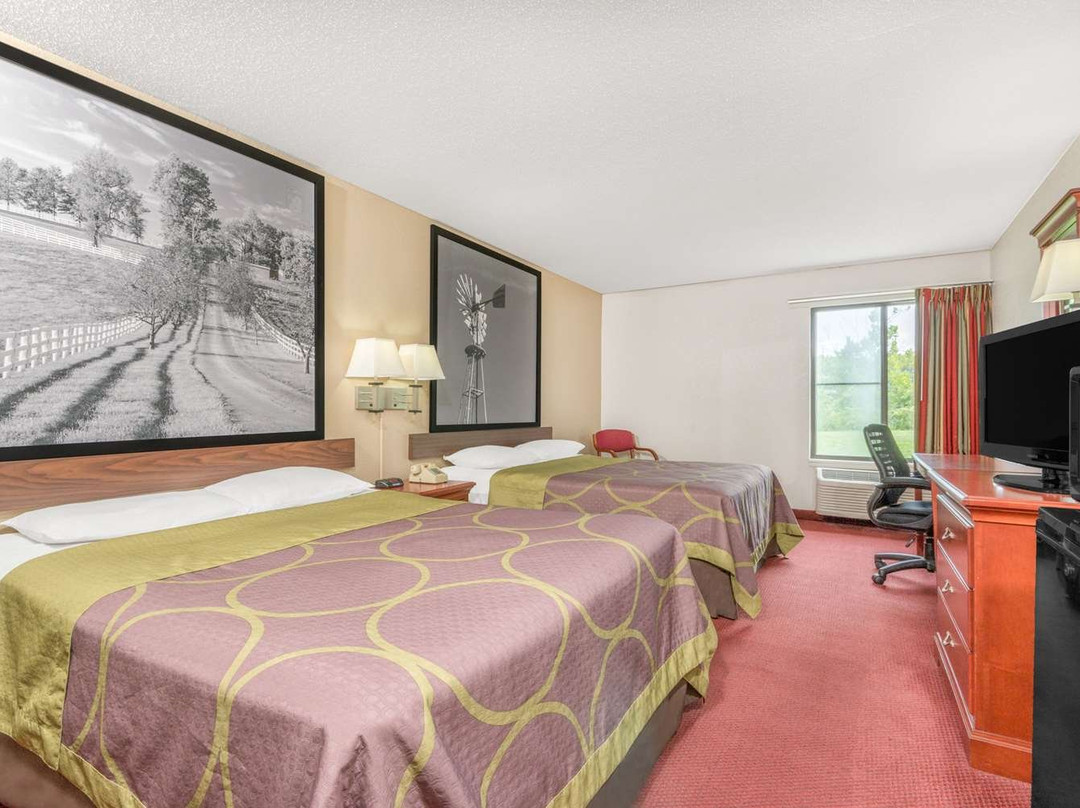 Super 8 by Wyndham Vincennes主图