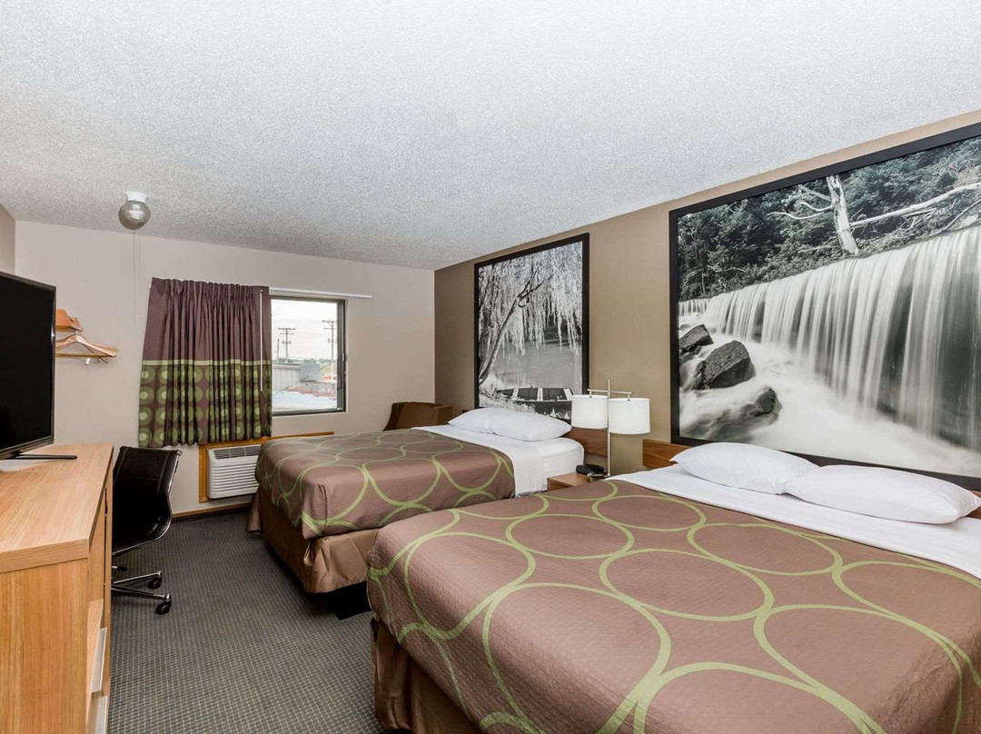 Super 8 by Wyndham Hays KS主图