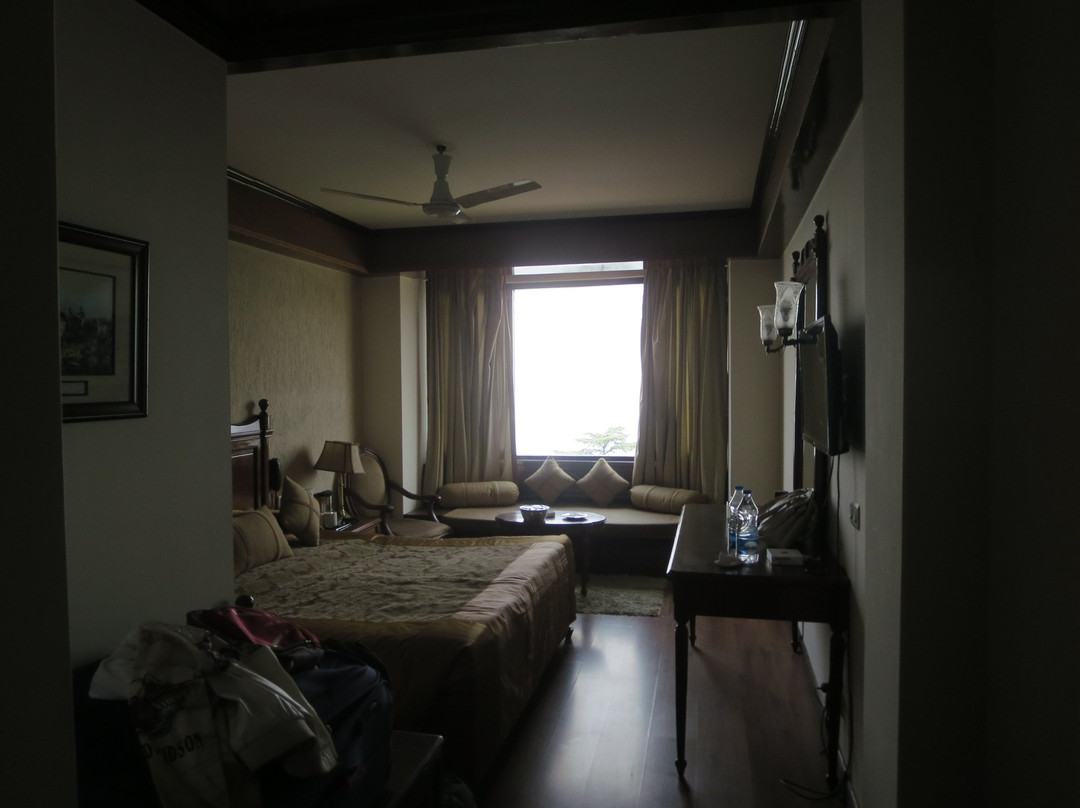 雪中太阳酒店主图