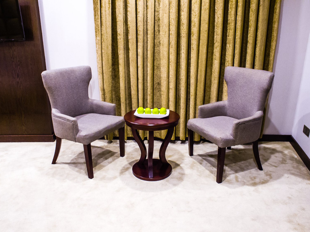 Paris Plaza Hotel主图