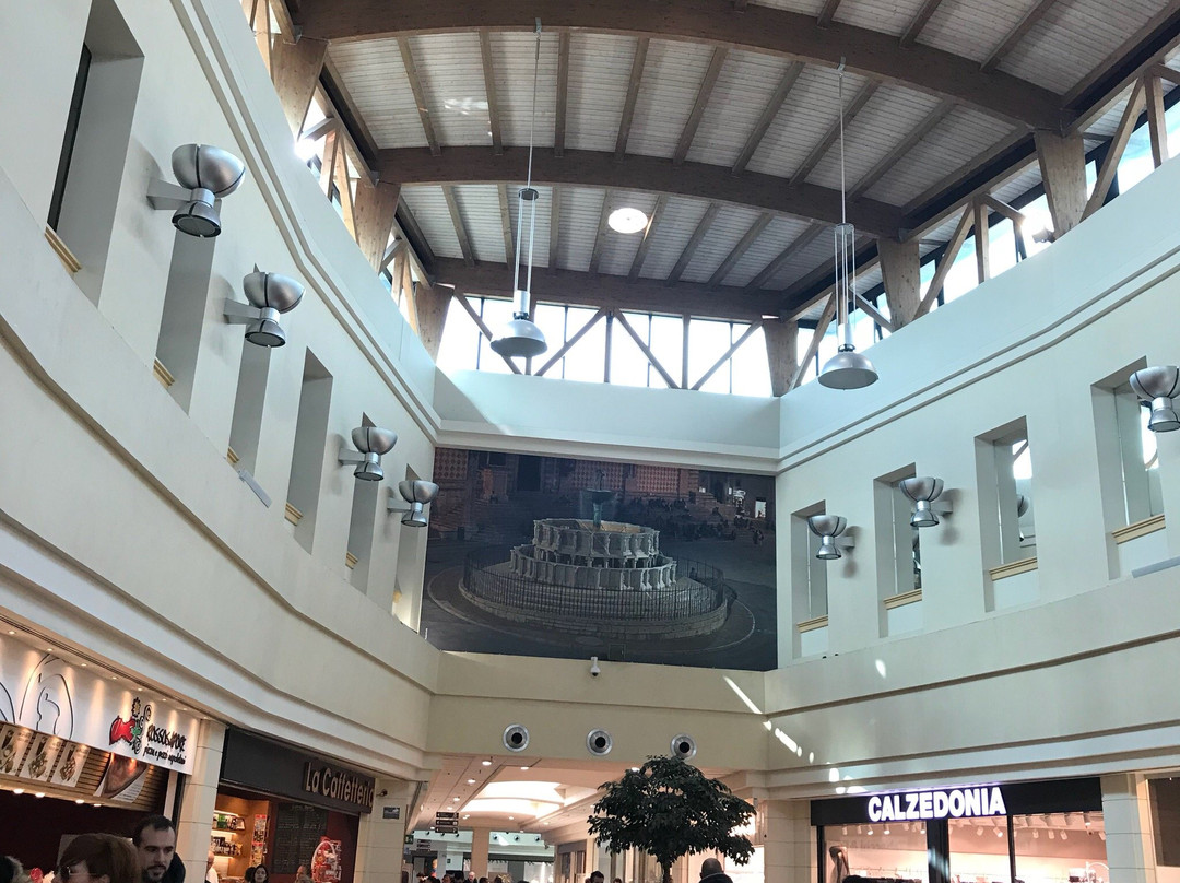 Centro Commerciale Collestrada-佩鲁贾必去景点