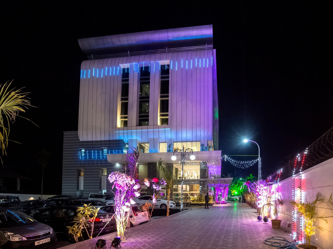 Hotel Saffron Crest主图