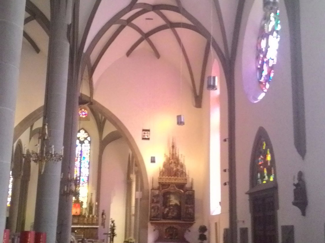 Dom St. Nikolaus-费尔德教堂市必去景点