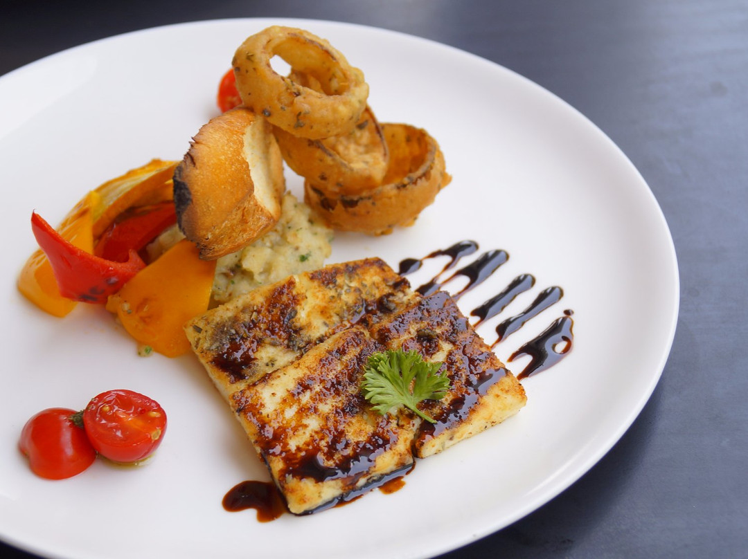 Cremeux Cafe & Bistro