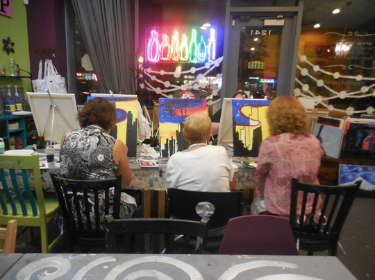 Bottle & Bottega by Painting with a Twist-芝加哥必去景点