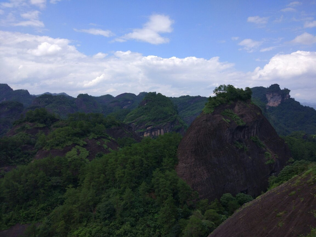 虎啸岩景点图片