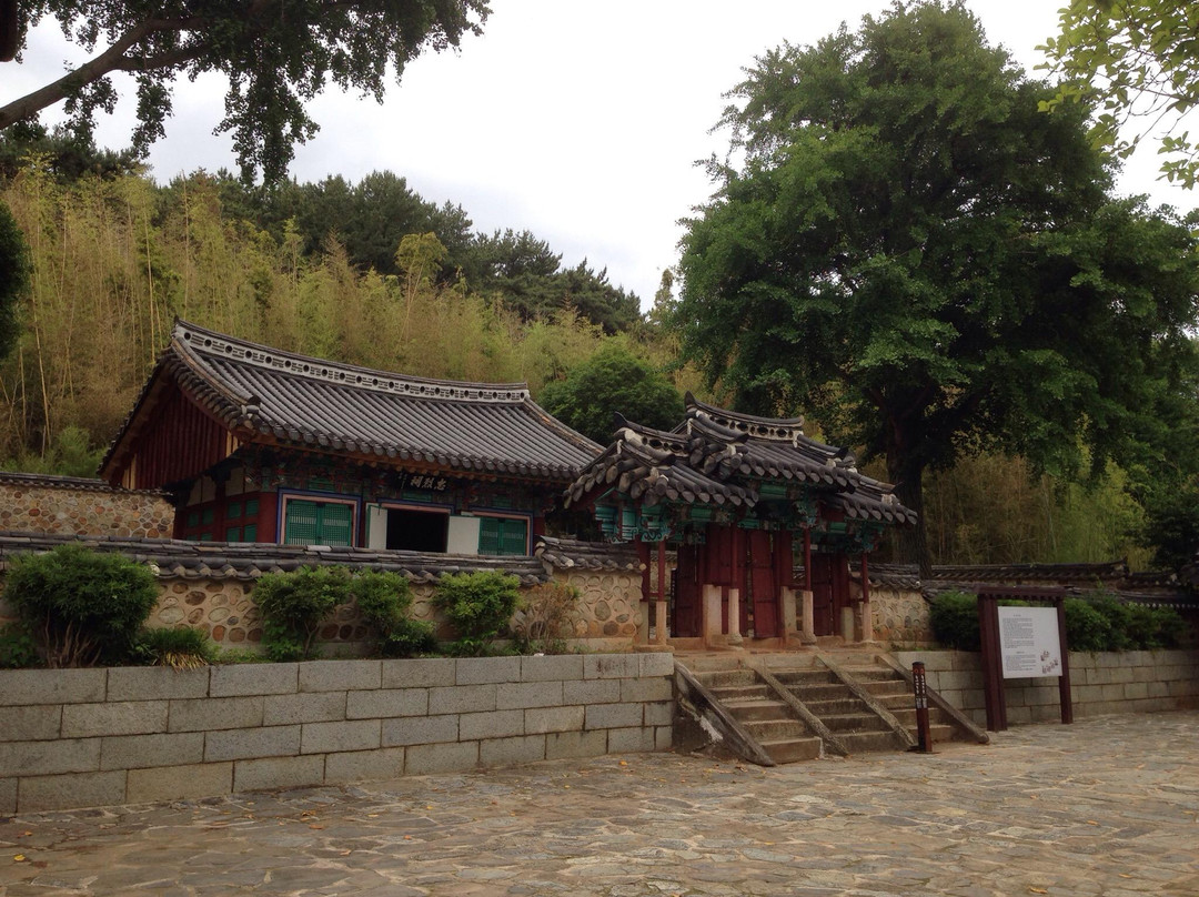 Chungnyeolsa Temple景点图片