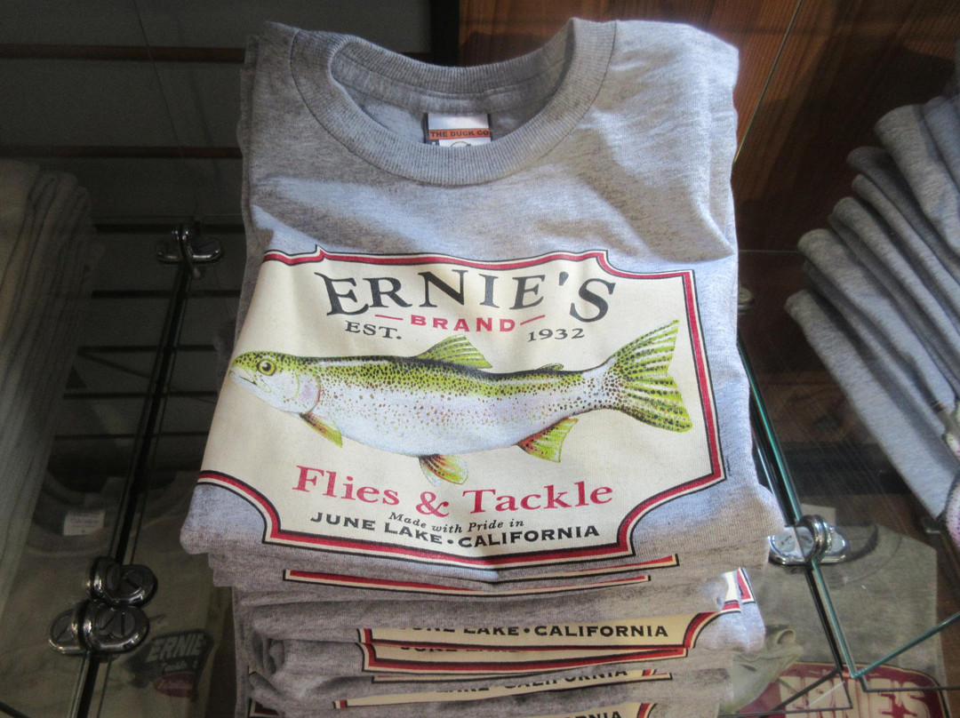 Ernie's Tackle & Ski Shop-六月湖必去景点