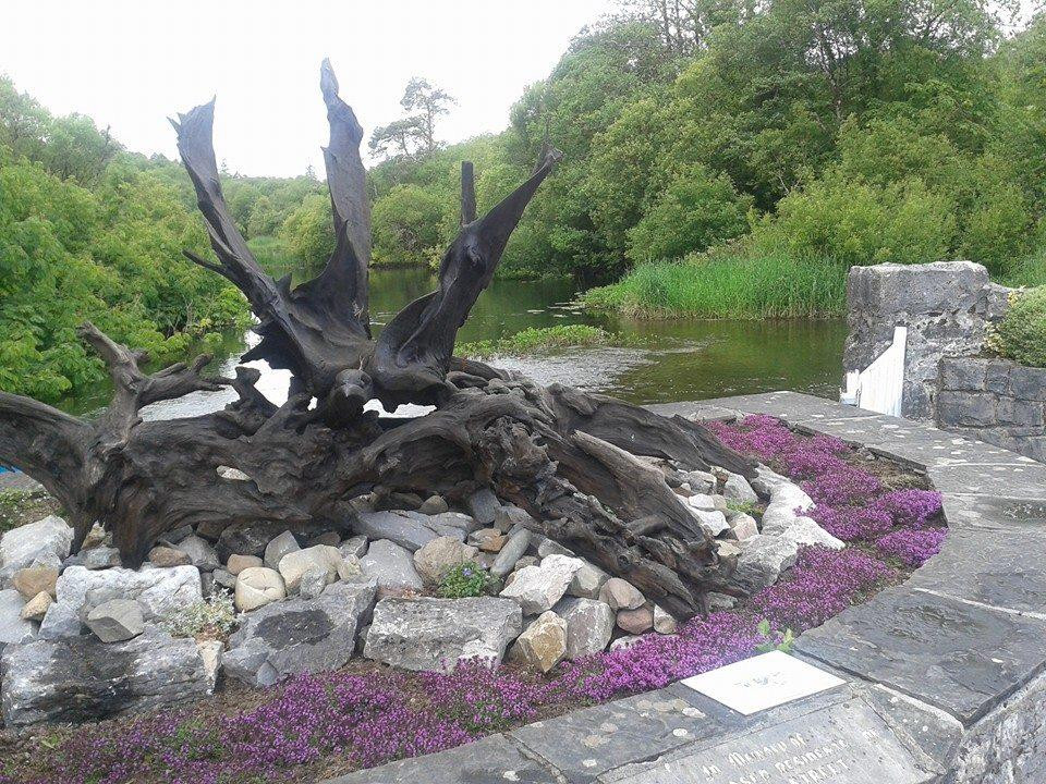 Bog Oak Sculpture-康镇必去景点