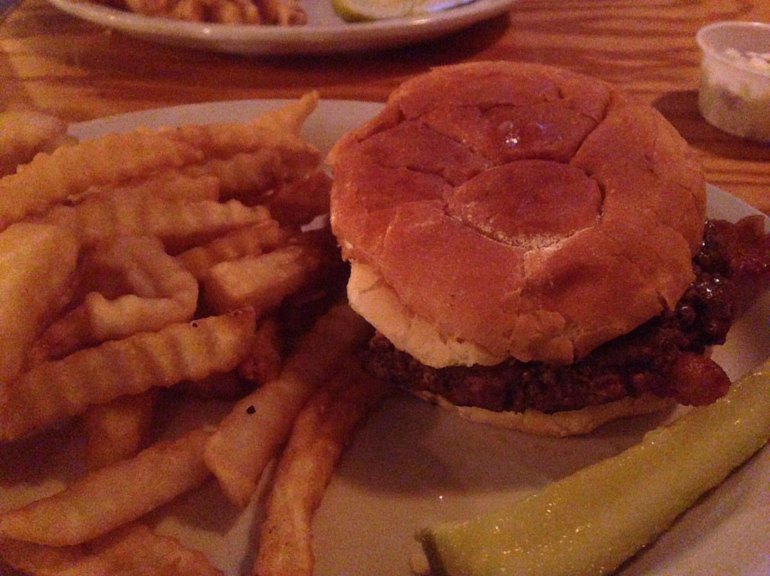 Vella's Restaurant & Tavern