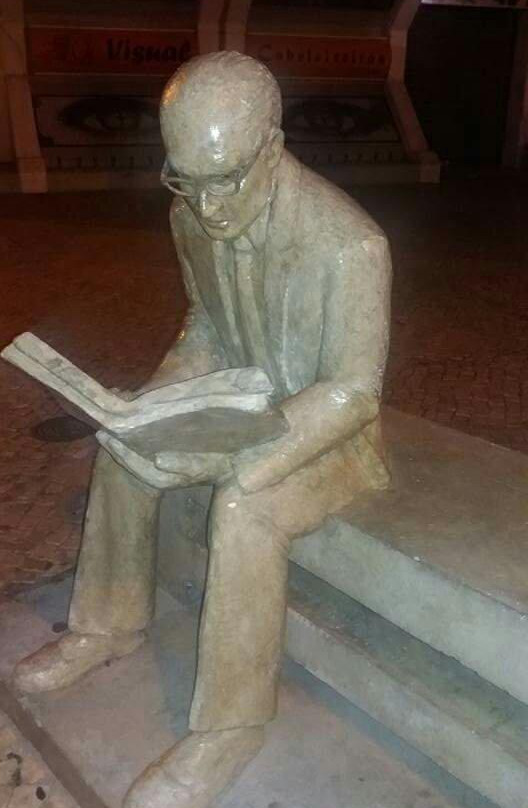 Estatua Dr. Horacio Louro-卡帕丽卡海岸必去景点