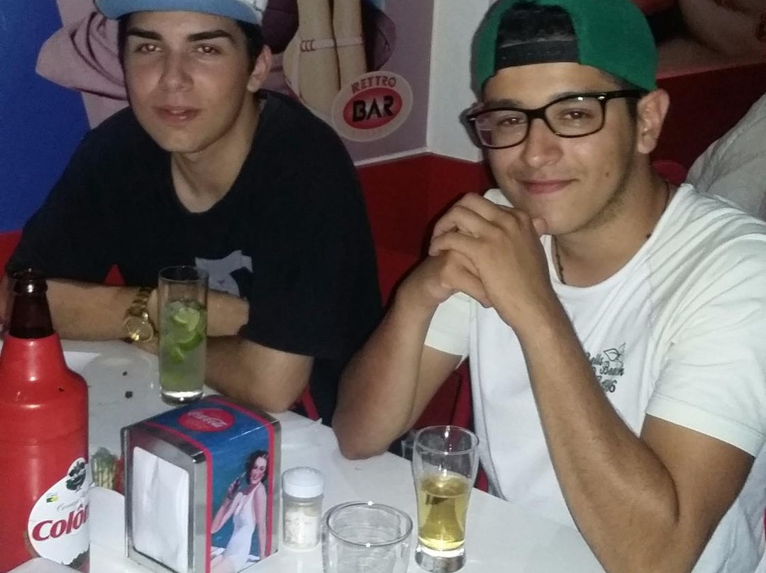 Rettrô Pub Bar-弗洛里亚诺波利斯必去景点