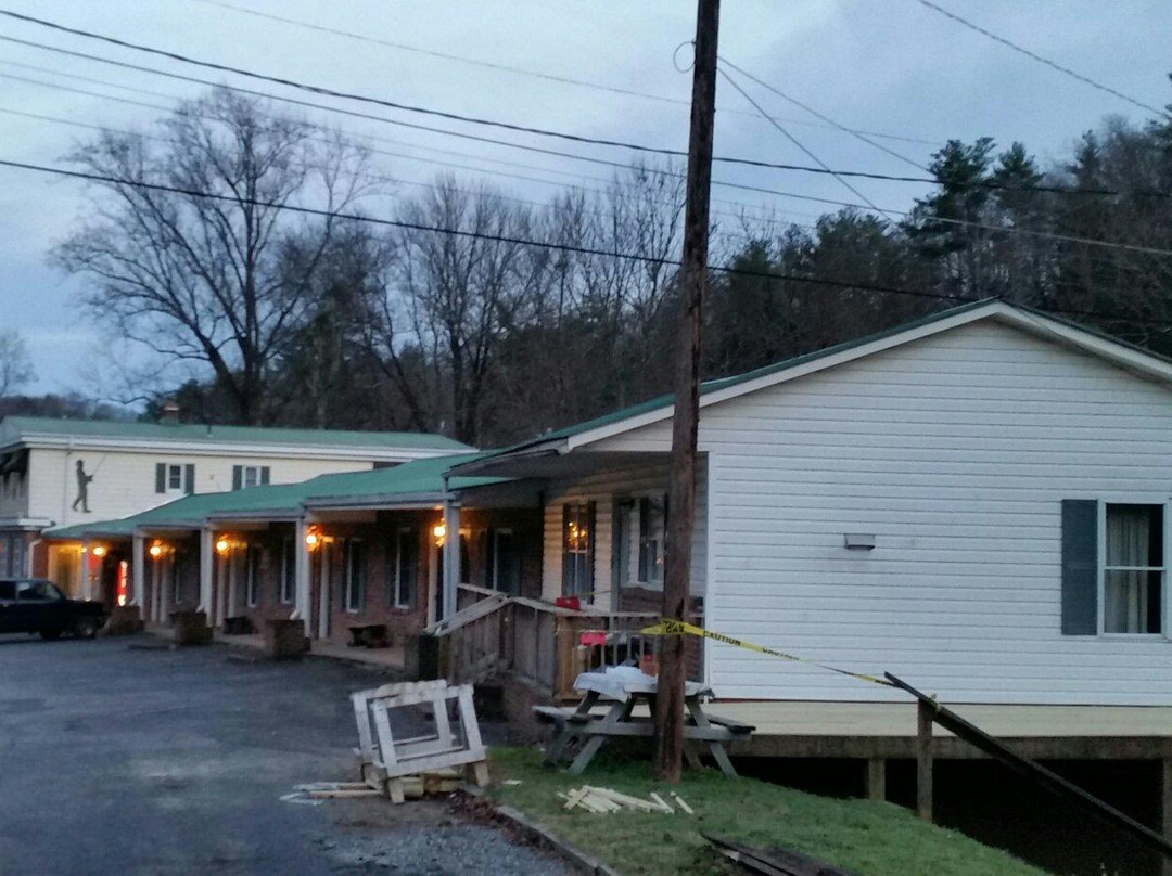 Geneva Riverside Lodging主图